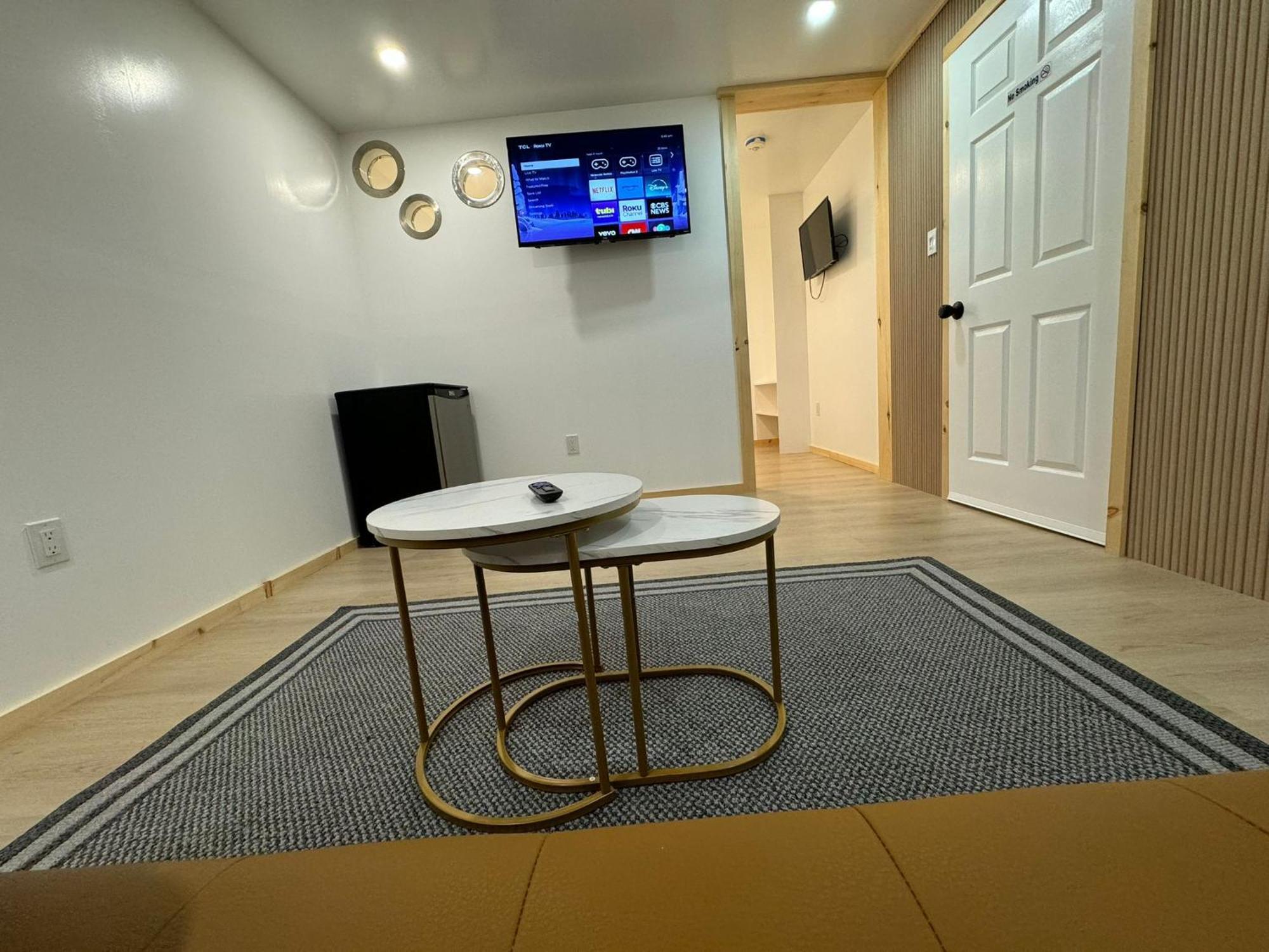 Private Entrance, Private Bathroom, Bedroom And Workspace Ottawa Exterior photo