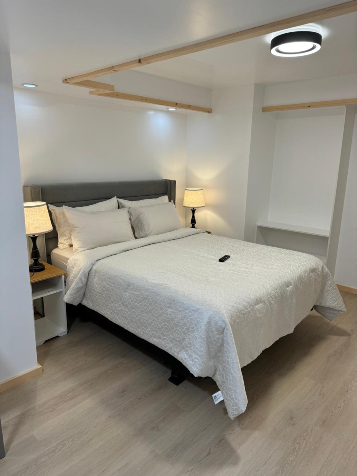 Private Entrance, Private Bathroom, Bedroom And Workspace Ottawa Exterior photo