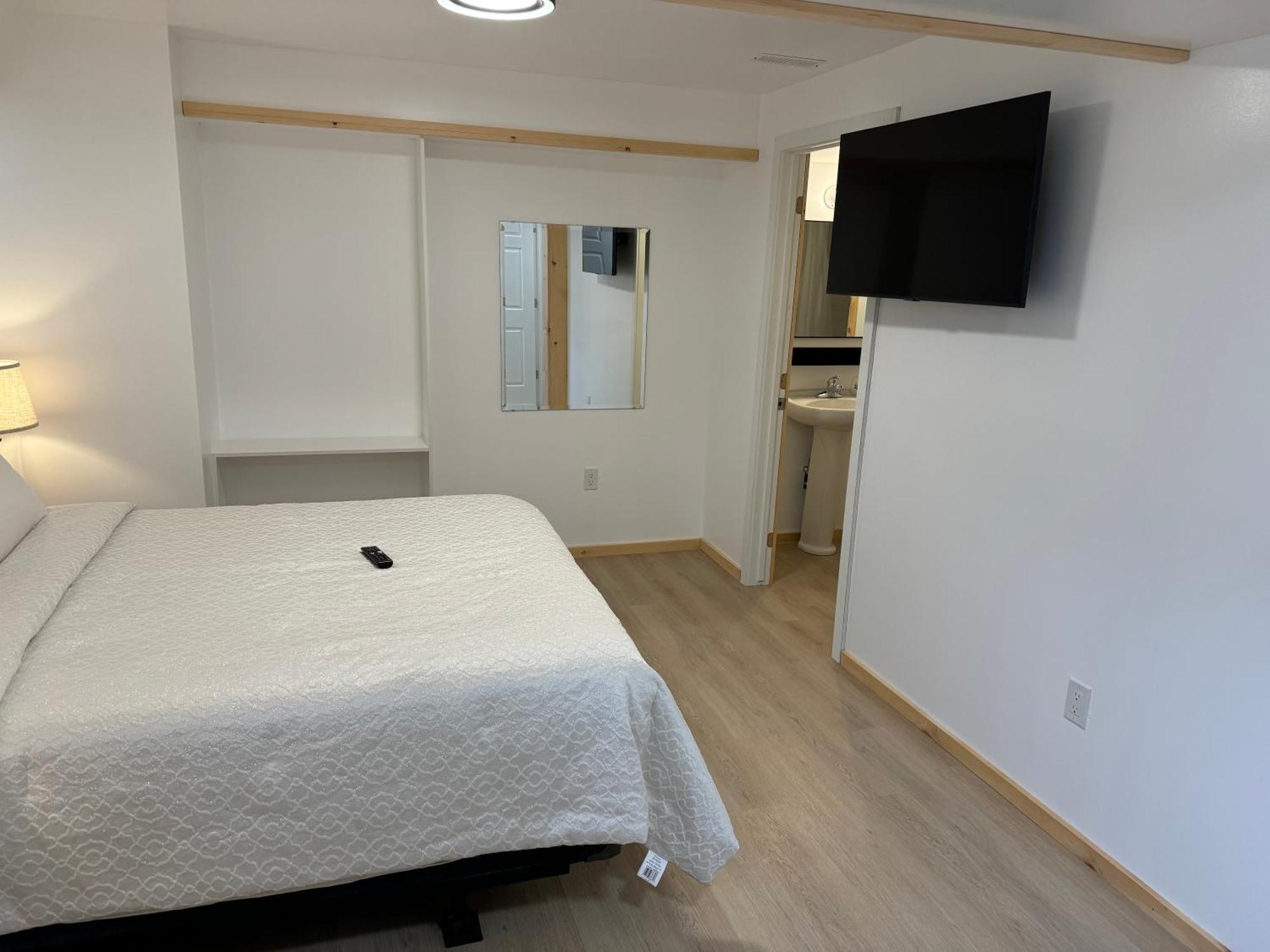 Private Entrance, Private Bathroom, Bedroom And Workspace Ottawa Exterior photo