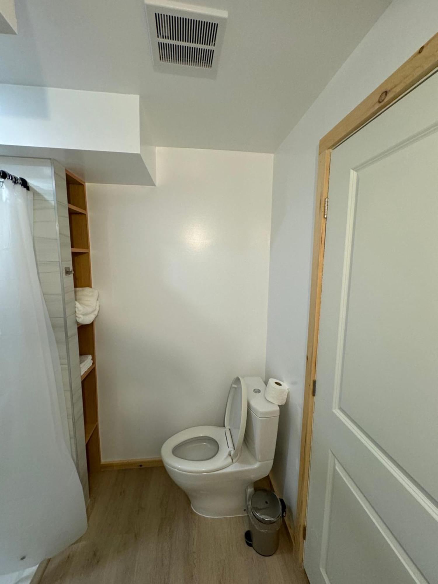 Private Entrance, Private Bathroom, Bedroom And Workspace Ottawa Exterior photo