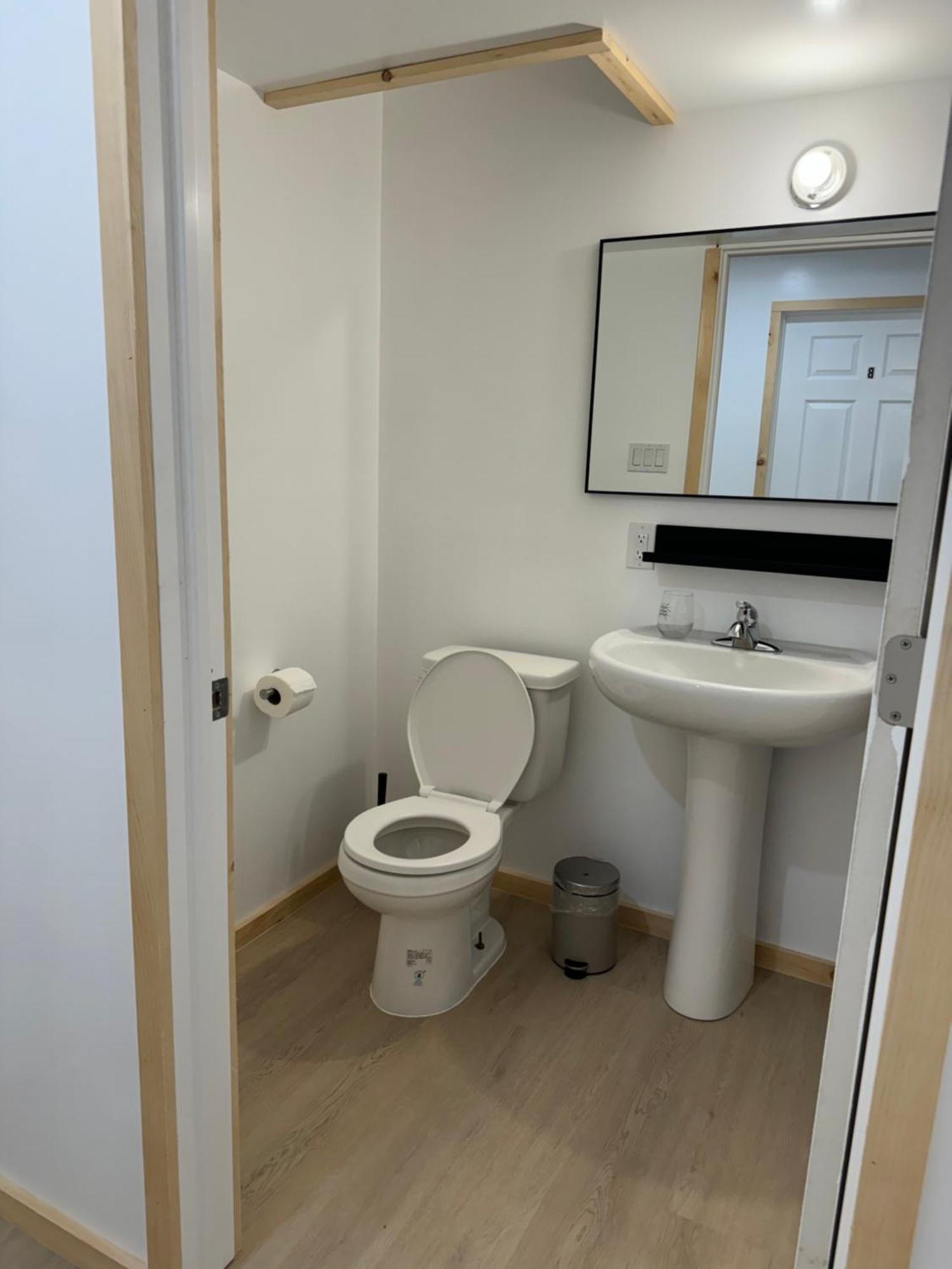Private Entrance, Private Bathroom, Bedroom And Workspace Ottawa Exterior photo